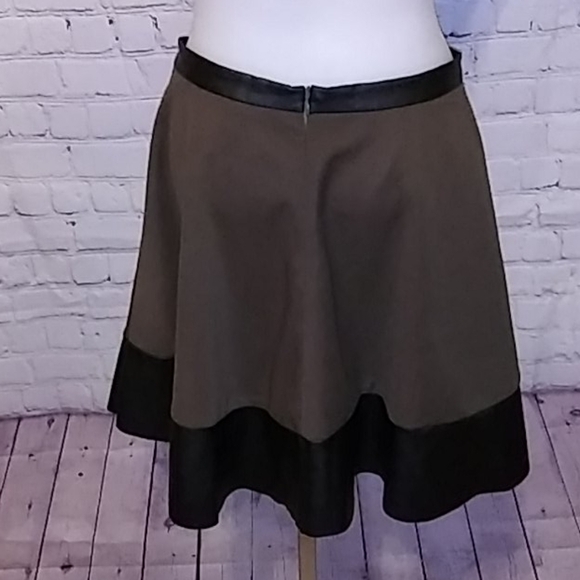 Green and black leather skirt - Picture 4 of 5